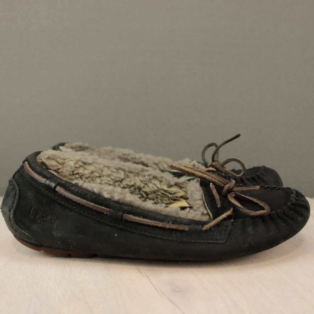 UGG Dakota Slippers Womens 8 Black Suede Sheepskin Moccasin